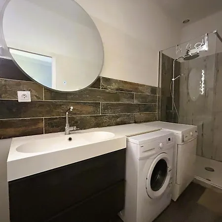 La Double Parenthese Tamisee A Village Apartment Bormes-les-Mimosas
