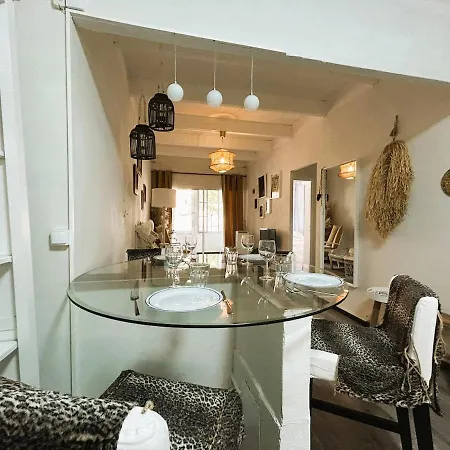 La Double Parenthese Tamisee A Village Apartment Bormes-les-Mimosas